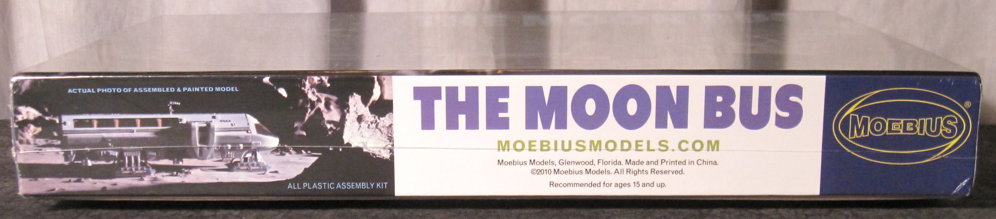 Moebius - 2001 Space Odyssey 1:55 scale Moon Bus Plastic Model Kit