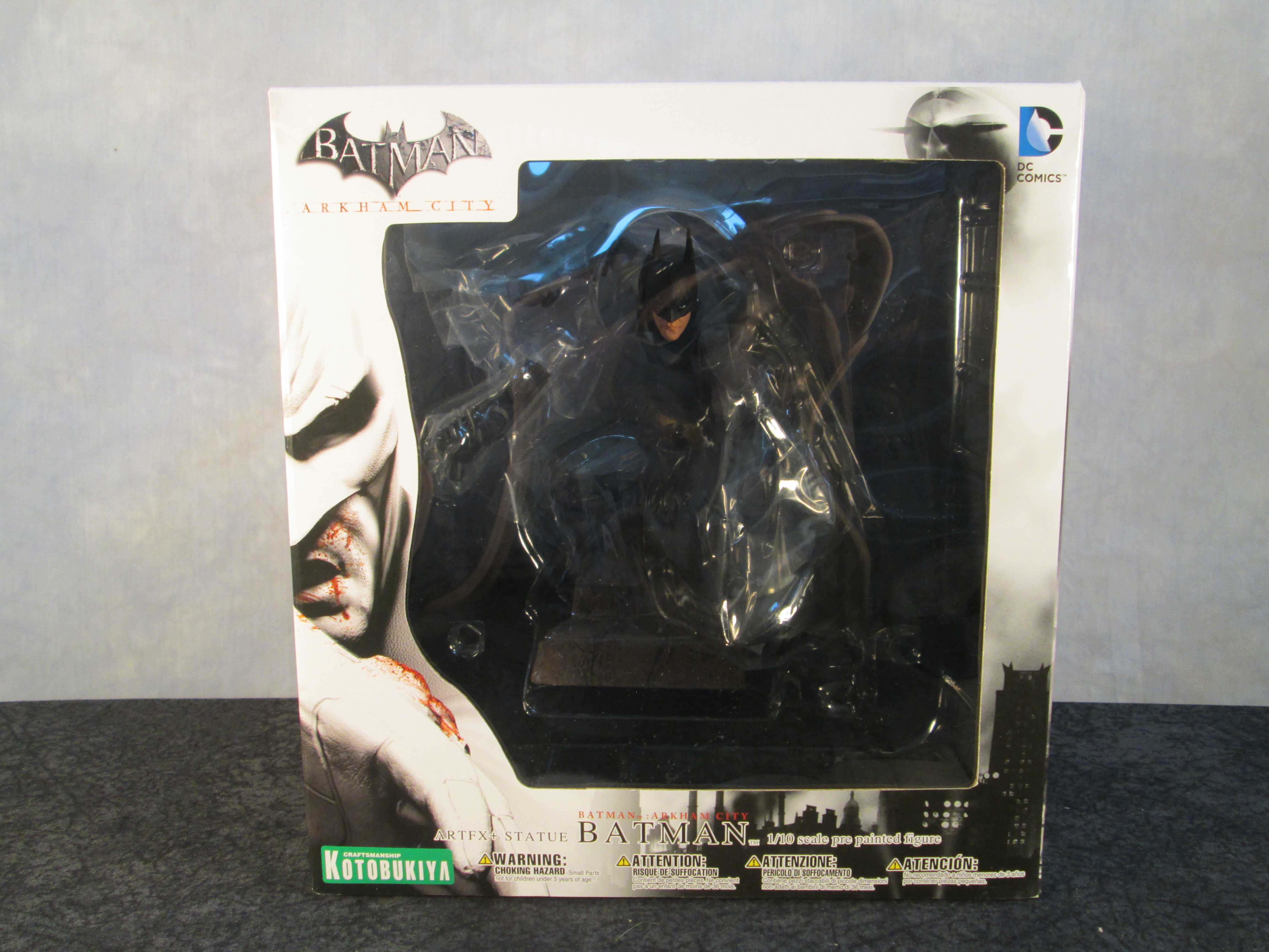 Batman 1:10 scale Arkham City Batman ArtFX+ Statue