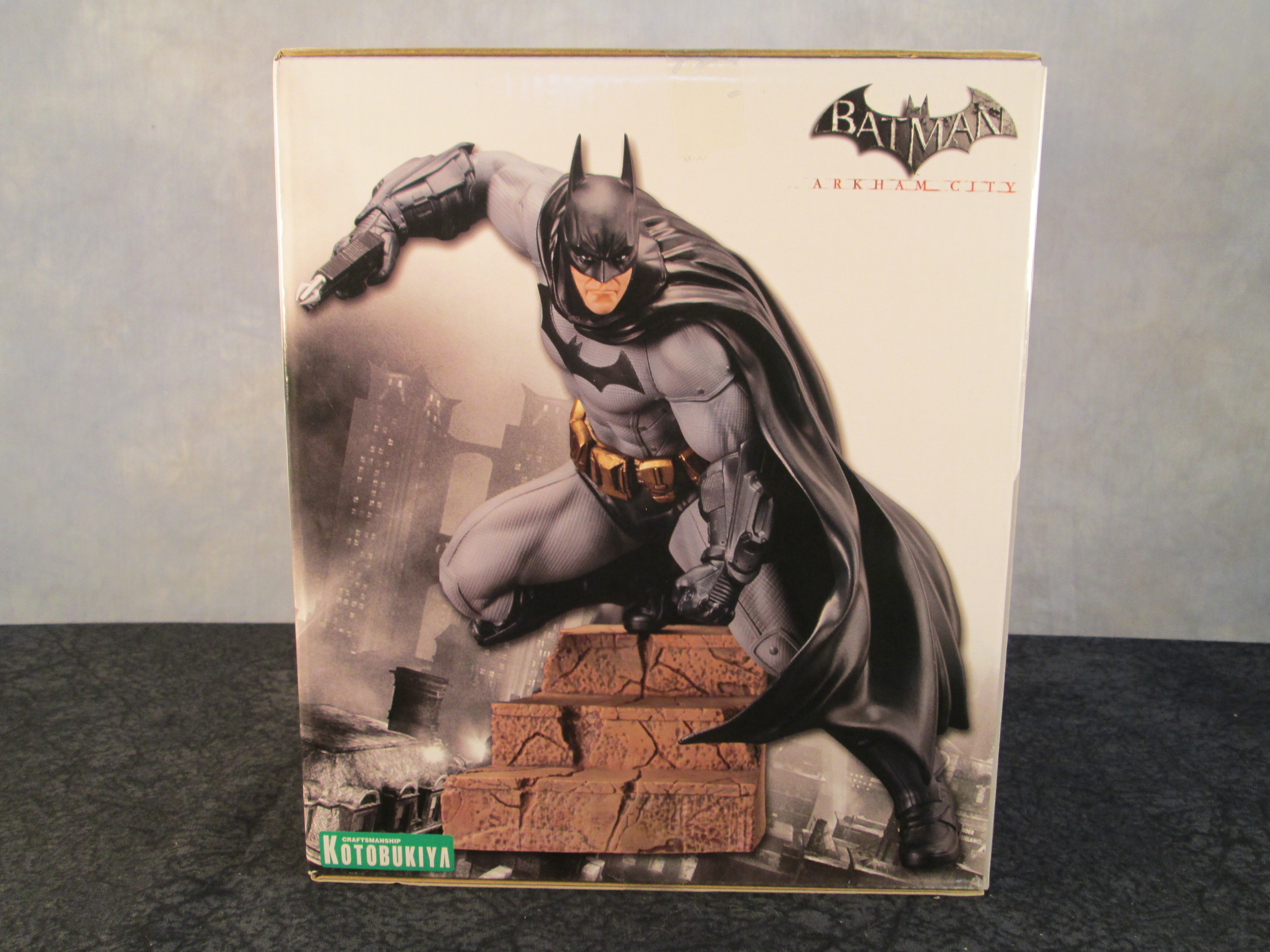 Batman 1:10 scale Arkham City Batman ArtFX+ Statue