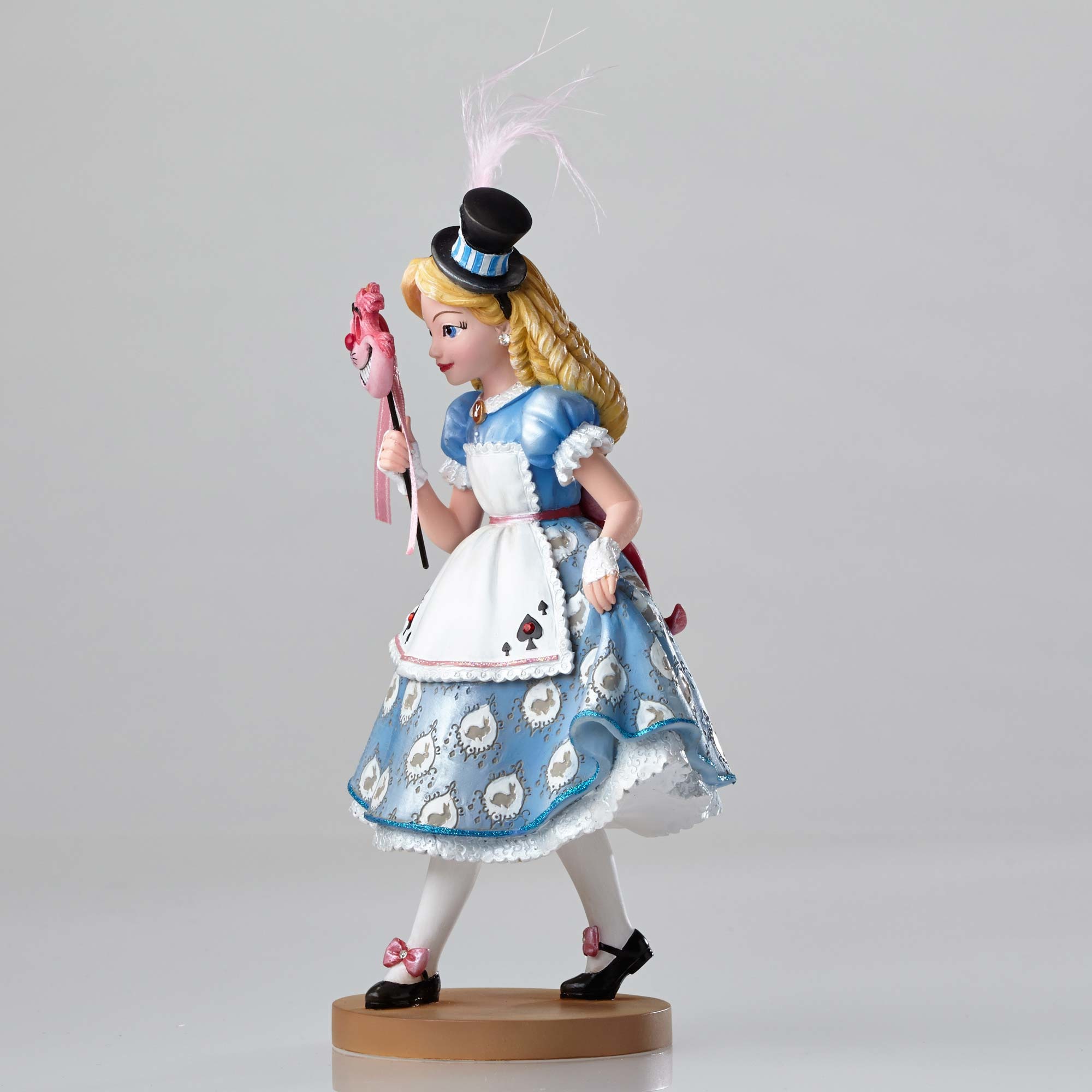 She buy alice. Фигурки Disney Alice in Wonderland. Disney Showcase статуэтки Алиса. Элис коллекшн. Лимитированная фигурка Дисней Алиса 2011.