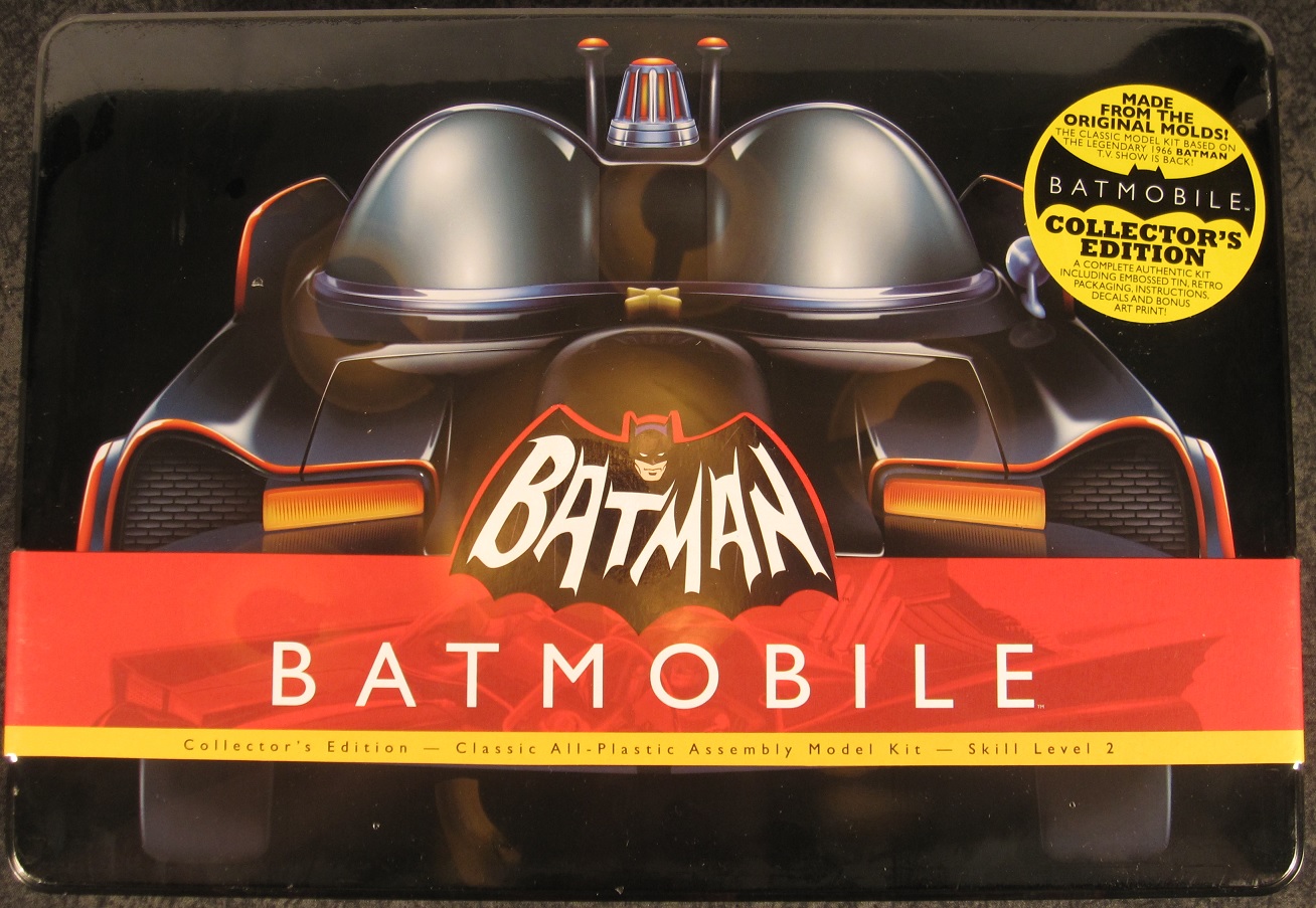 Polar Lights - Batman 1:32 scale Classic 1966 Batmobile Plastic 